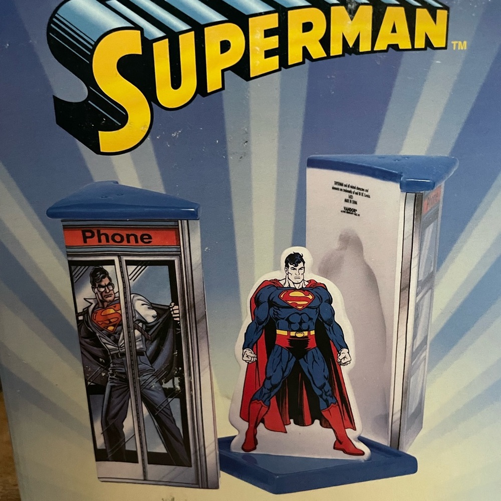 Superman Telephone Booth Salt and Pepper Shaker. - Picture 6 of 12